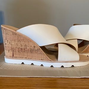 BRAND NEW NEVER WORN Dolce Vita sandals 9.5